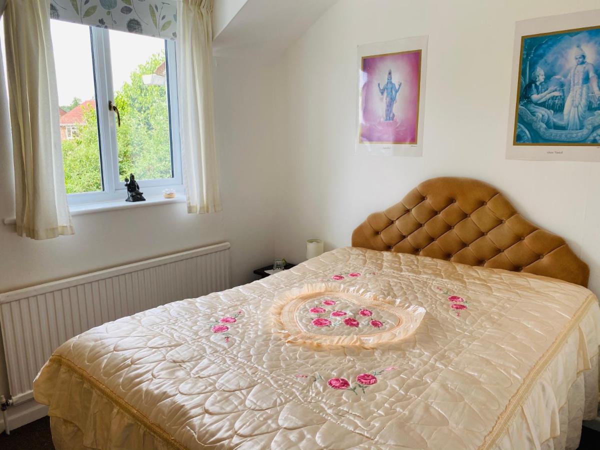 Bed and Breakfast Camelot Retreat - Tor View Гластонбері Екстер'єр фото