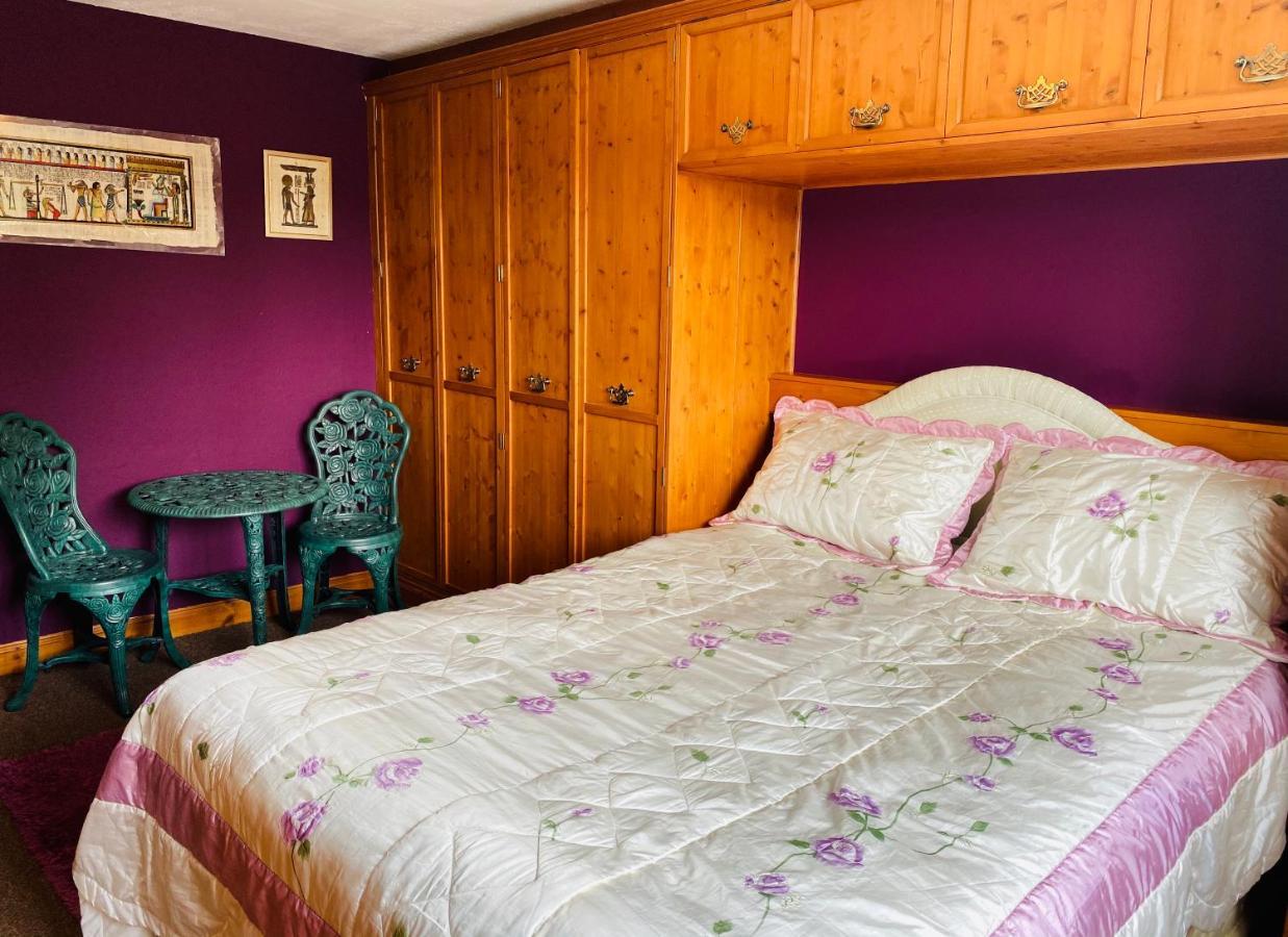 Bed and Breakfast Camelot Retreat - Tor View Гластонбері Екстер'єр фото